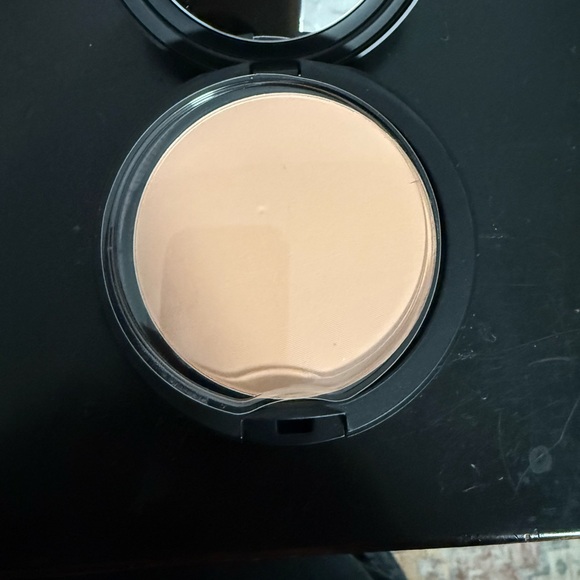 MAC Cosmetics Studio Fix Powder Plus Foundation - Picture 3 of 4